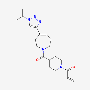 molecular formula C20H29N5O2 B2678069 1-[4-[4-(1-Propan-2-yltriazol-4-yl)-2,3,6,7-tetrahydroazepine-1-carbonyl]piperidin-1-yl]prop-2-en-1-one CAS No. 2361821-30-7