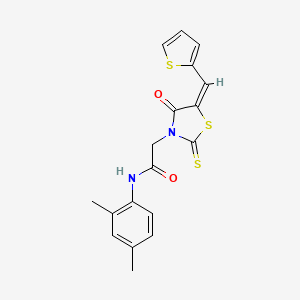 molecular formula C18H16N2O2S3 B2678328 (E)-N-(2,4-二甲基苯基)-2-(4-氧代-5-(噻吩-2-基甲亚)-2-硫代噻唑烷-3-基)乙酰胺 CAS No. 637318-12-8