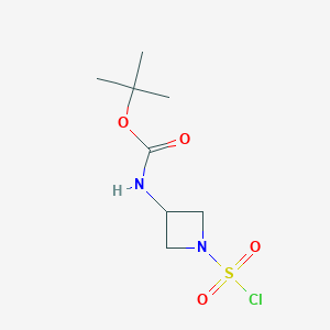 molecular formula C8H15ClN2O4S B2678653 叔丁基-N-(1-氯磺酰氮杂环丁烷-3-基)甲酸叔丁酯 CAS No. 1934496-78-2