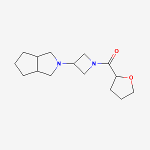 molecular formula C15H24N2O2 B2679347 [3-(3,3a,4,5,6,6a-Hexahydro-1H-cyclopenta[c]pyrrol-2-yl)azetidin-1-yl]-(oxolan-2-yl)methanone CAS No. 2415471-52-0