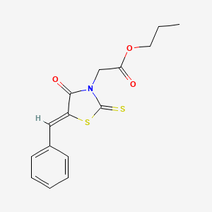 molecular formula C15H15NO3S2 B2679440 (Z)-propyl 2-(5-benzylidene-4-oxo-2-thioxothiazolidin-3-yl)acetate CAS No. 265098-70-2