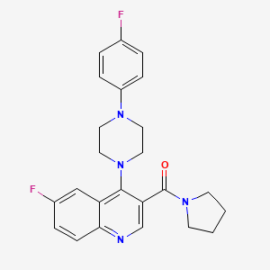 (6-Fluoro-4-(4-(4-fluorophenyl)piperazin-1-yl)quinolin-3-yl)(pyrrolidin-1-yl)methanone