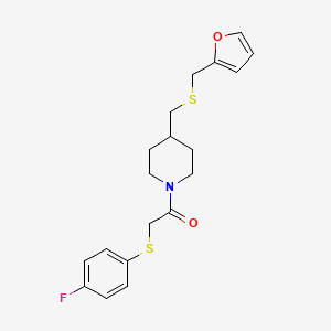 2-((4-Fluorophenyl)thio)-1-(4-(((furan-2-ylmethyl)thio)methyl)piperidin-1-yl)ethanone