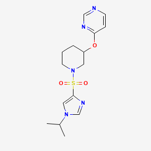 molecular formula C15H21N5O3S B2680812 4-((1-((1-异丙基-1H-咪唑-4-基)磺酰)哌啶-3-基)氧基)嘧啶 CAS No. 2034524-59-7