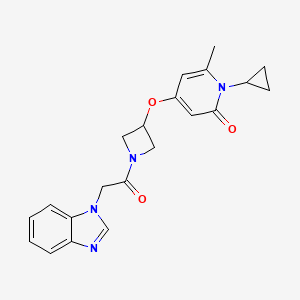 molecular formula C21H22N4O3 B2681545 4-((1-(2-(1H-苯并[d]咪唑-1-基)乙酰)吖唑-3-基)氧基)-1-环丙基-6-甲基吡啶-2(1H)-酮 CAS No. 2034387-72-7