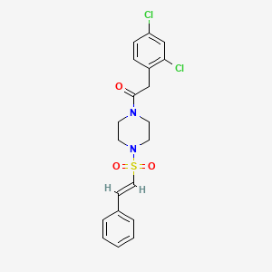 molecular formula C20H20Cl2N2O3S B2681548 2-(2,4-dichlorophenyl)-1-[4-[(E)-2-phenylethenyl]sulfonylpiperazin-1-yl]ethanone CAS No. 924723-37-5