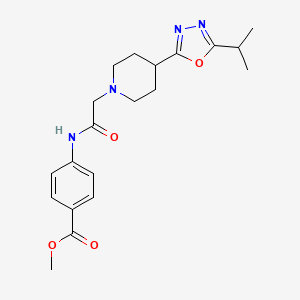 molecular formula C20H26N4O4 B2681593 甲酸4-(2-(4-(5-异丙基-1,3,4-噁二唑-2-基)哌啶-1-基)乙酰胺基)苯甲酸乙酯 CAS No. 1251612-06-2