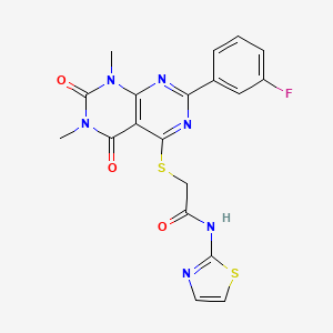 molecular formula C19H15FN6O3S2 B2682180 2-((2-(3-fluorophenyl)-6,8-dimethyl-5,7-dioxo-5,6,7,8-tetrahydropyrimido[4,5-d]pyrimidin-4-yl)thio)-N-(thiazol-2-yl)acetamide CAS No. 872854-52-9