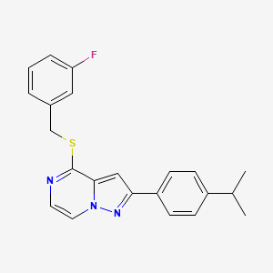 molecular formula C22H20FN3S B2683850 4-[(3-氟苄基)硫基]-2-(4-异丙基苯基)吡唑并[1,5-a]吡嗪 CAS No. 1206989-53-8