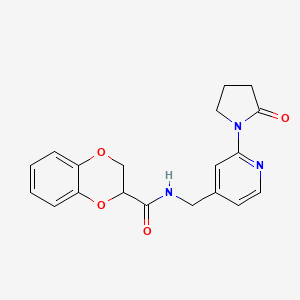 molecular formula C19H19N3O4 B2684975 N-((2-(2-氧代吡咯烷-1-基)吡啶-4-基)甲基)-2,3-二氢苯并[b][1,4]二氧杂环-2-甲酰胺 CAS No. 2034465-56-8