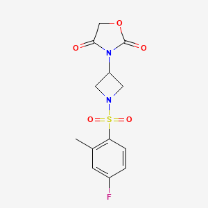 molecular formula C13H13FN2O5S B2685018 3-(1-((4-氟-2-甲基苯基)磺酰)氮代丙酸-3-基)噁唑啉-2,4-二酮 CAS No. 2034493-66-6