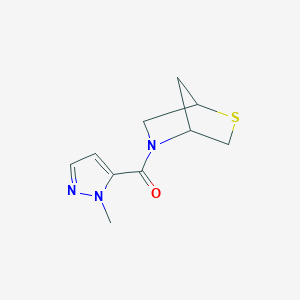 molecular formula C10H13N3OS B2685763 2-thia-5-azabicyclo[2.2.1]heptan-5-yl(1-methyl-1H-pyrazol-5-yl)methanone CAS No. 2034553-04-1