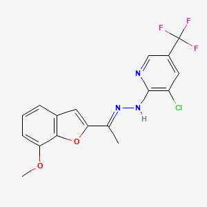 molecular formula C17H13ClF3N3O2 B2686289 3-chloro-2-[(E)-2-[1-(7-methoxy-1-benzofuran-2-yl)ethylidene]hydrazin-1-yl]-5-(trifluoromethyl)pyridine CAS No. 478248-97-4