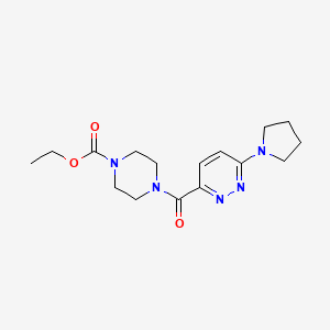 molecular formula C16H23N5O3 B2687161 乙酸-4-(6-(吡咯啉-1-基)吡啶并[3]嘧啶-3-羧酰基)哌嗪-1-羧酸酯 CAS No. 1396867-42-7