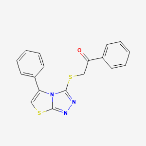 1-Phenyl-2-({5-phenyl-[1,2,4]triazolo[3,4-b][1,3]thiazol-3-yl}sulfanyl)ethan-1-one