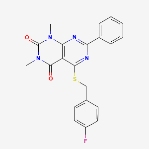 molecular formula C21H17FN4O2S B2688017 5-[(4-Fluorophenyl)methylsulfanyl]-1,3-dimethyl-7-phenylpyrimido[4,5-d]pyrimidine-2,4-dione CAS No. 863003-46-7