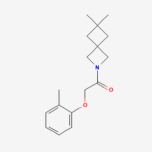 B2688021 1-(6,6-Dimethyl-2-azaspiro[3.3]heptan-2-yl)-2-(2-methylphenoxy)ethanone CAS No. 2379977-06-5