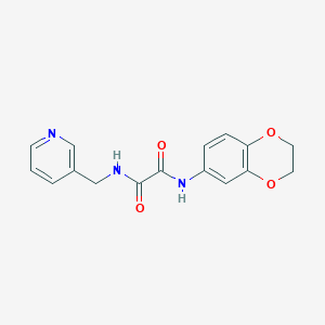 molecular formula C16H15N3O4 B2688766 N'-(2,3-二氢-1,4-苯并二氧杂环己-6-基)-N-(吡啶-3-基甲基)甲酰胺 CAS No. 900000-99-9