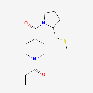 molecular formula C15H24N2O2S B2689439 1-[4-[2-(Methylsulfanylmethyl)pyrrolidine-1-carbonyl]piperidin-1-yl]prop-2-en-1-one CAS No. 2361680-65-9