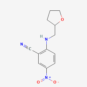 molecular formula C12H13N3O3 B2689525 5-硝基-2-[(四氢呋喃-2-基甲基)氨基]苯甲腈 CAS No. 852216-14-9