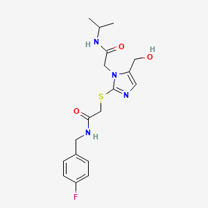 molecular formula C18H23FN4O3S B2690021 N-(4-氟苄基)-2-((5-(羟甲基)-1-(2-(异丙基氨基)-2-氧代乙基)-1H-咪唑-2-基)硫)乙酰胺 CAS No. 921795-22-4