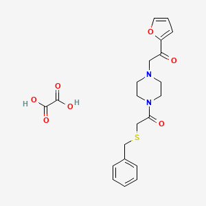 molecular formula C21H24N2O7S B2691215 2-(苄硫基)-1-(4-(2-(呋喃-2-基)-2-氧代乙基)哌嗪-1-基)乙酮草酸盐 CAS No. 1351658-29-1