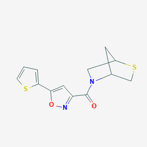 molecular formula C13H12N2O2S2 B2691626 2-硫代-5-氮杂双环[2.2.1]庚烷-5-基(5-(噻吩-2-基)异噁唑-3-基)甲酮 CAS No. 2034608-92-7