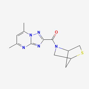 molecular formula C13H15N5OS B2692370 2-Thia-5-azabicyclo[2.2.1]heptan-5-yl(5,7-dimethyl-[1,2,4]triazolo[1,5-a]pyrimidin-2-yl)methanone CAS No. 2034285-24-8