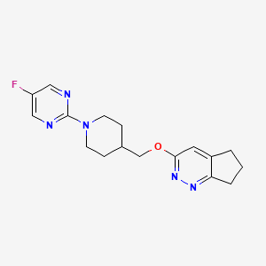 molecular formula C17H20FN5O B2692475 3-[[1-(5-Fluoropyrimidin-2-yl)piperidin-4-yl]methoxy]-6,7-dihydro-5H-cyclopenta[c]pyridazine CAS No. 2320146-15-2