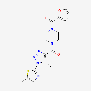 molecular formula C17H18N6O3S B2692541 (4-(furan-2-carbonyl)piperazin-1-yl)(5-methyl-1-(5-methylthiazol-2-yl)-1H-1,2,3-triazol-4-yl)methanone CAS No. 1251563-26-4