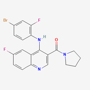 molecular formula C20H16BrF2N3O B2693358 (4-((4-溴-2-氟苯基)氨基)-6-氟喹啉-3-基)(吡咯烷-1-基)甲酮 CAS No. 1358886-73-3