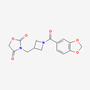 molecular formula C15H14N2O6 B2693989 3-((1-(Benzo[d][1,3]dioxole-5-carbonyl)azetidin-3-yl)methyl)oxazolidine-2,4-dione CAS No. 2034391-53-0