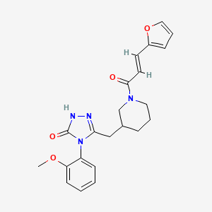 molecular formula C22H24N4O4 B2694869 (E)-3-((1-(3-(呋喃-2-基)丙烯酰基)哌啶-3-基甲基)-4-(2-甲氧基苯基)-1H-1,2,4-三唑-5(4H)-酮 CAS No. 2035035-95-9