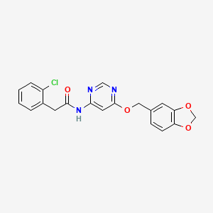 N-(6-(benzo[d][1,3]dioxol-5-ylmethoxy)pyrimidin-4-yl)-2-(2-chlorophenyl)acetamide