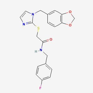 molecular formula C20H18FN3O3S B2695370 2-[1-(1,3-苯并二氧杂环-5-基甲基)咪唑-2-基]硫乙基-N-[(4-氟苯基)甲基]乙酰胺 CAS No. 869346-93-0