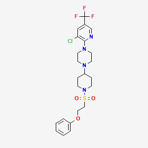 molecular formula C23H28ClF3N4O3S B2695387 1-[3-氯-5-(三氟甲基)吡啶-2-基]-4-[1-(2-苯氧基乙烷磺酰)哌啶-4-基]哌嗪 CAS No. 2097938-26-4