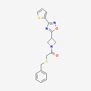 2-(benzylsulfanyl)-1-{3-[3-(thiophen-2-yl)-1,2,4-oxadiazol-5-yl]azetidin-1-yl}ethan-1-one