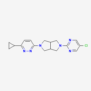 molecular formula C17H19ClN6 B2697446 5-(5-Chloropyrimidin-2-yl)-2-(6-cyclopropylpyridazin-3-yl)-1,3,3a,4,6,6a-hexahydropyrrolo[3,4-c]pyrrole CAS No. 2415490-34-3