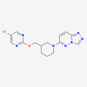 molecular formula C15H16BrN7O B2697494 6-[3-[(5-Bromopyrimidin-2-yl)oxymethyl]piperidin-1-yl]-[1,2,4]triazolo[4,3-b]pyridazine CAS No. 2380044-01-7