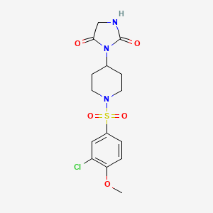 molecular formula C15H18ClN3O5S B2697976 3-[1-(3-chloro-4-methoxybenzenesulfonyl)piperidin-4-yl]imidazolidine-2,4-dione CAS No. 2320665-05-0