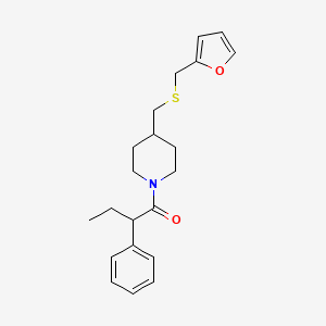 molecular formula C21H27NO2S B2698642 1-(4-(((Furan-2-ylmethyl)thio)methyl)piperidin-1-yl)-2-phenylbutan-1-one CAS No. 1396845-20-7