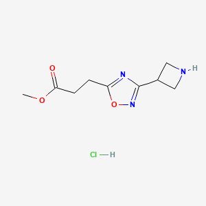 molecular formula C9H14ClN3O3 B2698693 甲基 3-[3-(氮杂环丁烷-3-基)-1,2,4-噁二唑-5-基]丙酸甲酯；盐酸盐 CAS No. 2567498-83-1