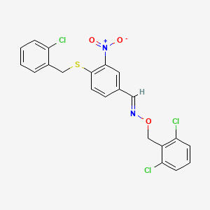 molecular formula C21H15Cl3N2O3S B2698836 4-[(2-chlorobenzyl)sulfanyl]-3-nitrobenzenecarbaldehyde O-(2,6-dichlorobenzyl)oxime CAS No. 303996-05-6