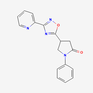 molecular formula C17H14N4O2 B2699380 1-Phenyl-4-[3-(2-pyridyl)-1,2,4-oxadiazol-5-yl]-2-pyrrolidinone CAS No. 941891-58-3