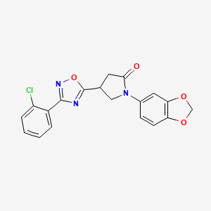 1-(Benzo[d][1,3]dioxol-5-yl)-4-(3-(2-chlorophenyl)-1,2,4-oxadiazol-5-yl)pyrrolidin-2-one