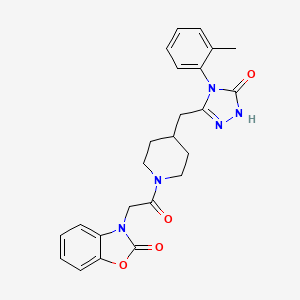 molecular formula C24H25N5O4 B2701042 3-(2-oxo-2-(4-((5-oxo-4-(o-tolyl)-4,5-dihydro-1H-1,2,4-triazol-3-yl)methyl)piperidin-1-yl)ethyl)benzo[d]oxazol-2(3H)-one CAS No. 2034585-27-6
