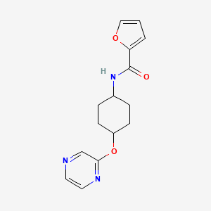 molecular formula C15H17N3O3 B2701683 N-((1r,4r)-4-(吡嗪-2-氧基)环己基)呋喃-2-甲酰胺 CAS No. 2034437-09-5
