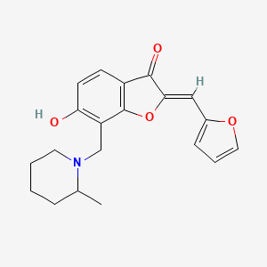 molecular formula C20H21NO4 B2701852 (Z)-2-(furan-2-ylmethylene)-6-hydroxy-7-((2-methylpiperidin-1-yl)methyl)benzofuran-3(2H)-one CAS No. 896070-05-6