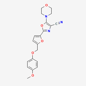 molecular formula C20H19N3O5 B2702601 2-(5-((4-甲氧基苯氧基)甲基)呋喃-2-基)-5-吗啉氧唑-4-碳腈 CAS No. 941882-00-4