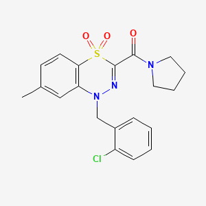 molecular formula C20H20ClN3O3S B2703445 1-(2-chlorobenzyl)-7-methyl-3-(1-pyrrolidinylcarbonyl)-4lambda~6~,1,2-benzothiadiazine-4,4(1H)-dione CAS No. 1251574-34-1